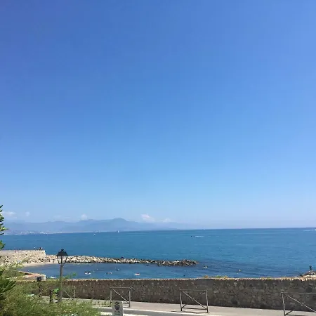 La Maisonette 게스트하우스 앙티브